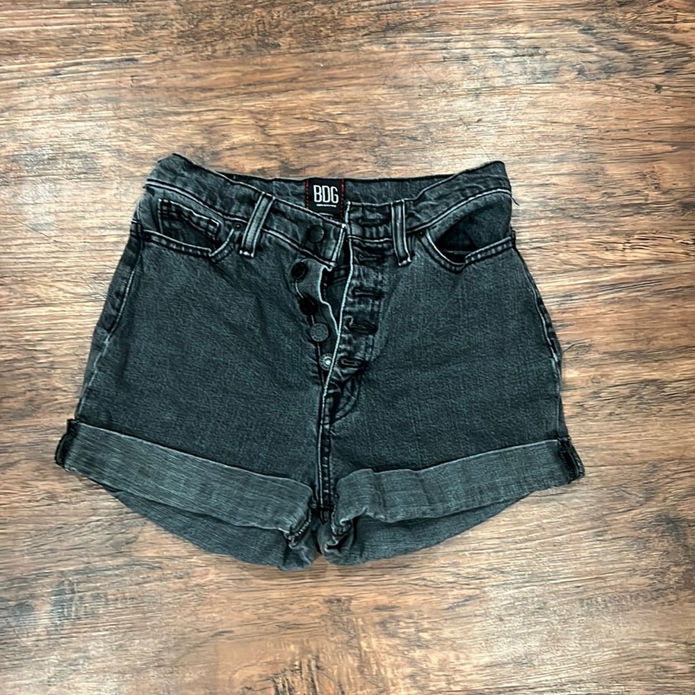 BDG Mom high rise shorts size 25